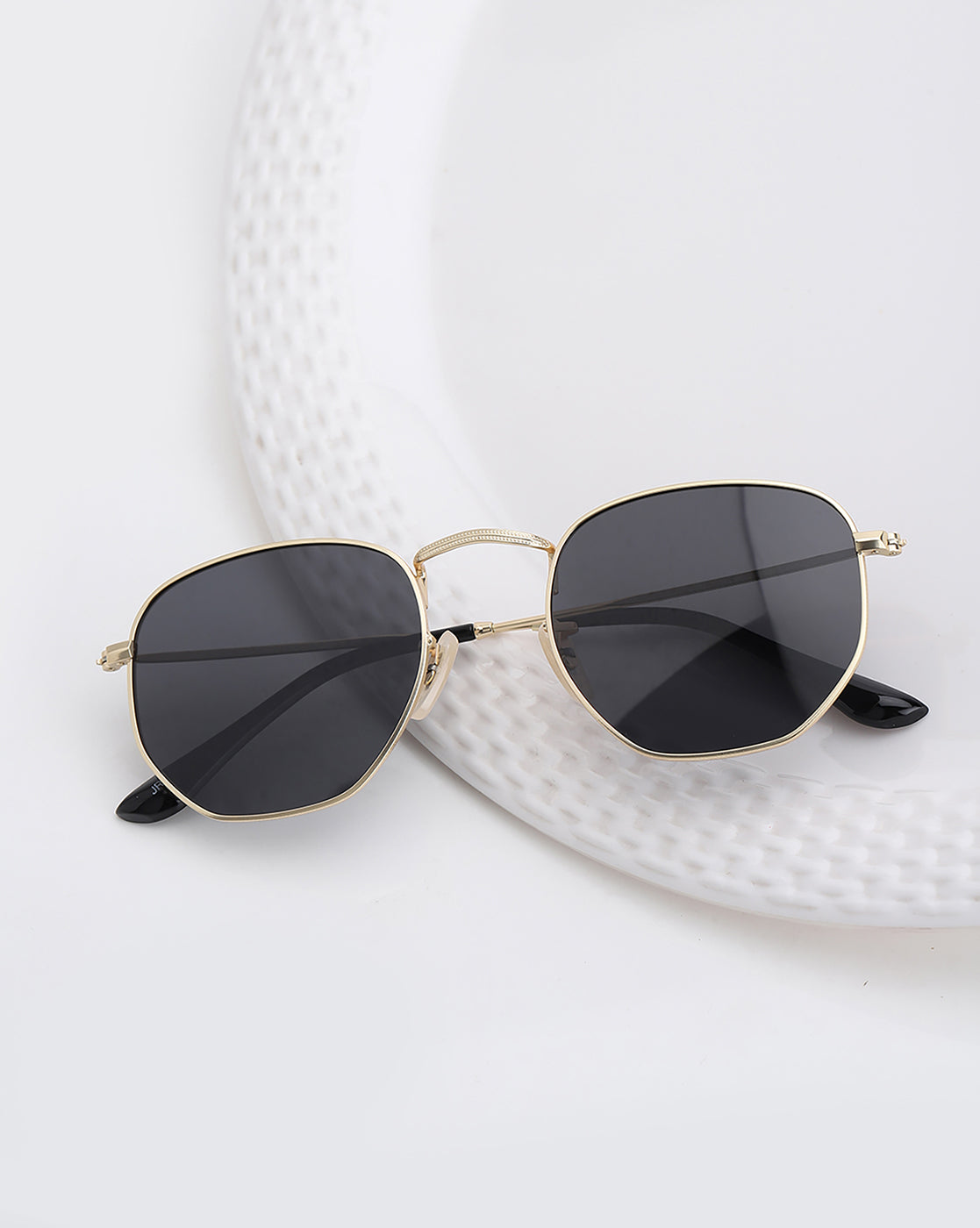 Miu Miu Eyewear crystal-embellished rectangle-frame Sunglasses - Farfetch | Rectangle  sunglasses, Miu miu, Pink sunglasses